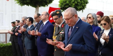 ألسفير صالح موطلو يحيى ذكرى النصر فى مقابر الشهداء الأتراك بالقاهرة 1 - جريدة المساء