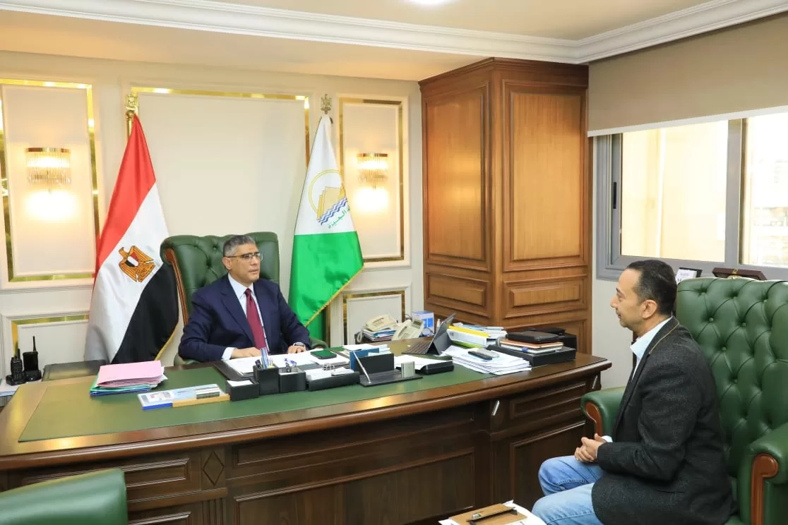 محافظ الجيزة يكلف رئيس هيئة النظافة بمتابعة أداء شركات الجمع السكني ورفع تجمعات المخلفات أولا بأول 19 - جريدة المساء