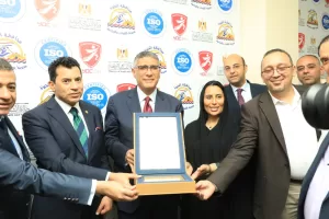 محافظ الجيزة يشهد إفطار ٧٠٠٠ طفل يتيم وتسليم أول شهادة أيزو لمركز التنمية الشبابية بالشيخ زايد 25 - جريدة المساء