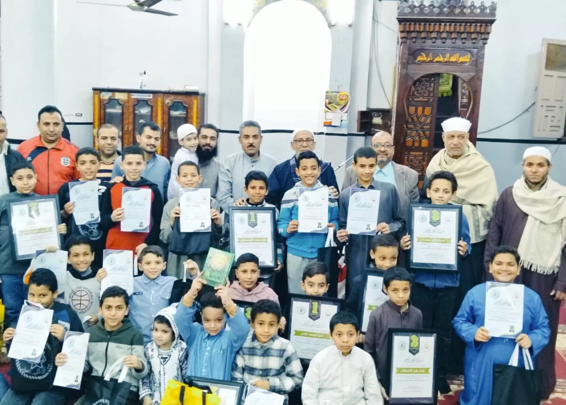تكريم فرسان القرآن فى احتفالية كبرى بمسجد القاصد بـ "جنزور المنوفية".. شهادات تقدير و جوائز مادية و عينية للفائزين 20 - جريدة المساء تكريم فرسان القرآن فى احتفالية كبرى بمسجد القاصد بـ "جنزور المنوفية".. شهادات تقدير و جوائز مادية و عينية للفائزين 19 - جريدة المساء