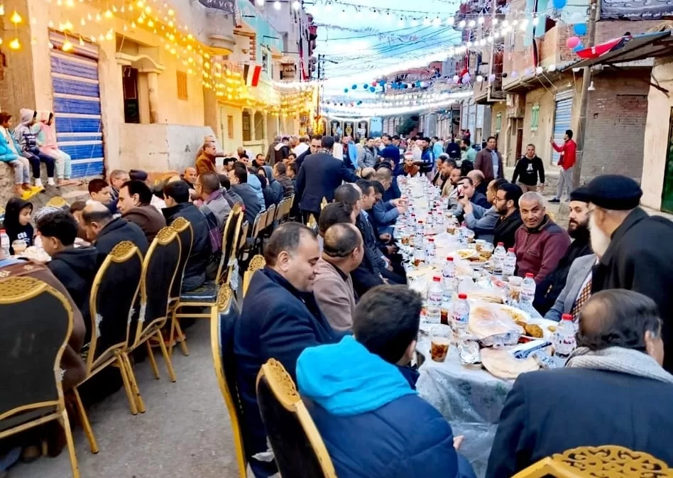 أهالي قرية "أبوريا" في كفر الشيخ يقيمون أكبر مائدة إفطار للعام الثاني على التوالي 19 - جريدة المساء