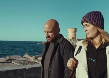 عائشة بن أحمد و أحمد مكي يكتشفان جريمة قتل في الحلقة ٦ من "الغاوى" 23 - جريدة المساء