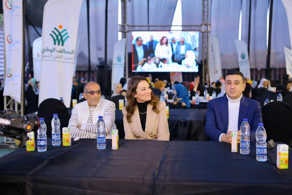 نائبة محافظ الجيزة تتفقد مائدة صناع الخير الرمضانية وتشيد بجهود المؤسسة 23 - جريدة المساء