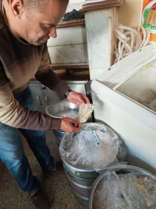 "أوسيم" في المقدمة.. ضبط ٦ أطنان رنجة وفسيخ فاسدة في 6 مناطق بالجيزة 23 - جريدة المساء