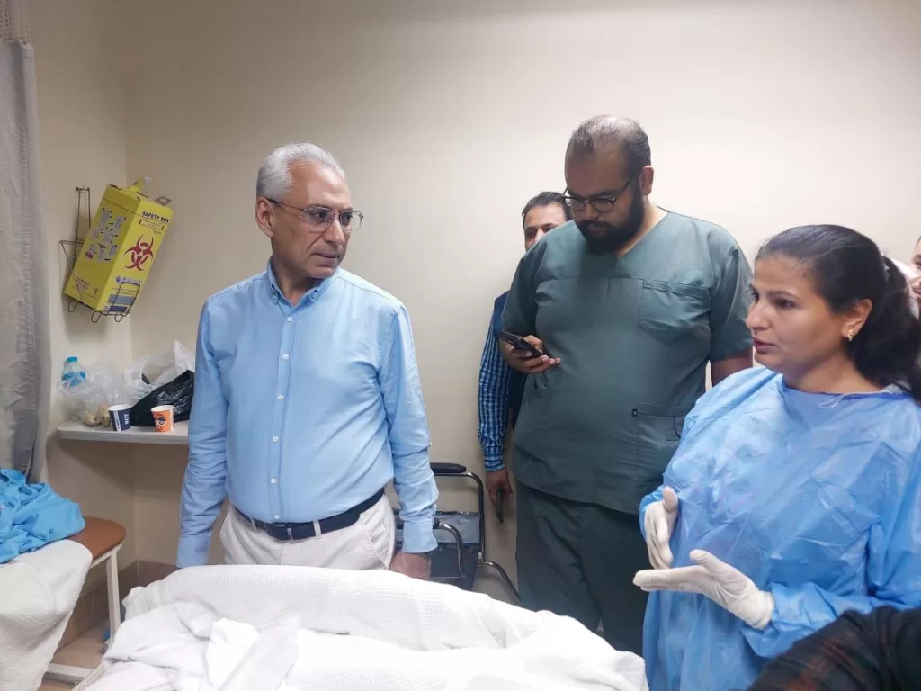 رئيس جامعة المنيا يقوم بزيارة مفاجئة للمستشفيات الجامعية ليلاً ويُحيل الأطباء المتغيبين للتحقيق 22 - جريدة المساء