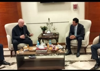 لحضور الجمعية العمومية للكاف .. وزير الشباب والرياضة يستقبل رئيس الإتحاد الدولي لكرة القدم 25 - جريدة المساء