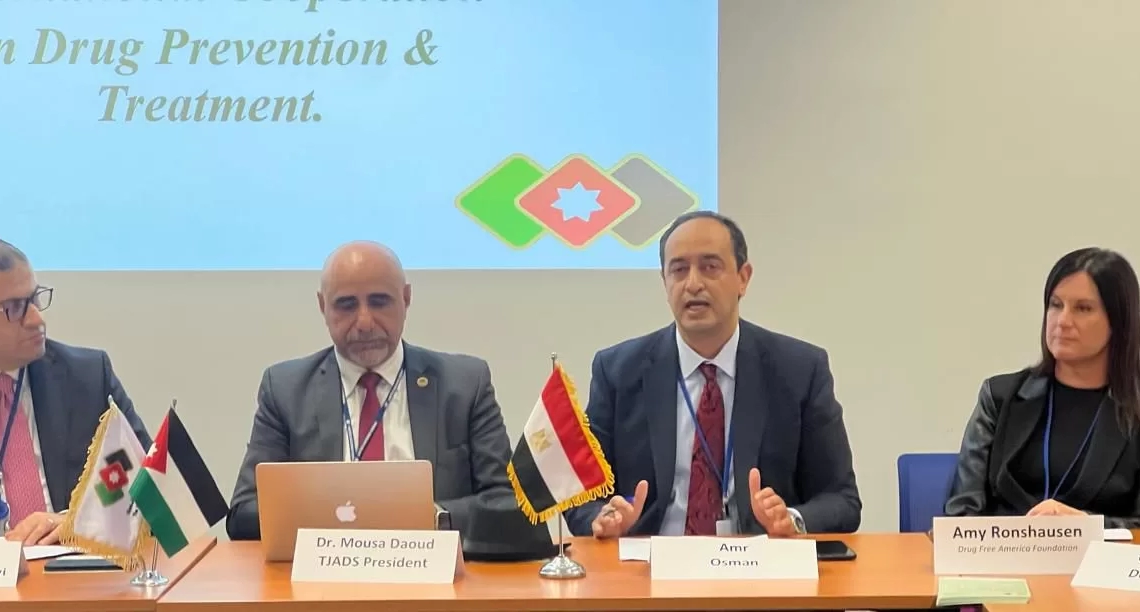 عمرو عثمان خلال عرض التجربة المصرية فى الاجتماع الأممى