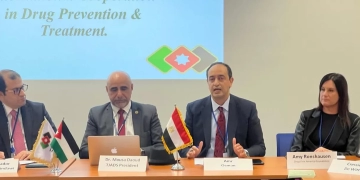 عمرو عثمان خلال عرض التجربة المصرية فى الاجتماع الأممى