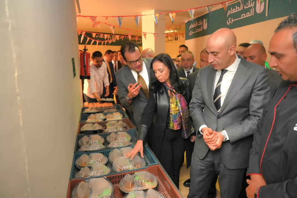 وزيرا التضامن والتعليم يتفقدان أنشطة بنك الطعام الرمضانية للمحتاجين 19 - جريدة المساء