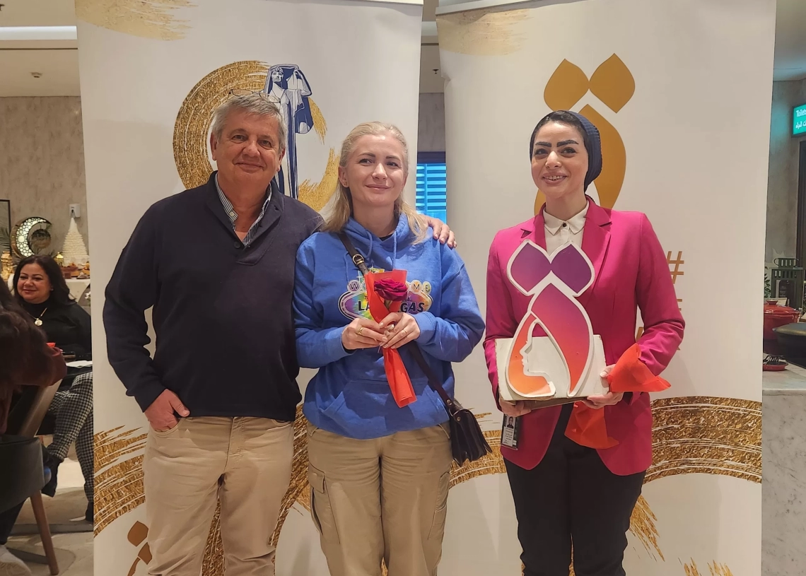 مطار القاهرة الدولي يحتفي بيوم المرأة العالمي مع المسافرين 17 - جريدة المساء