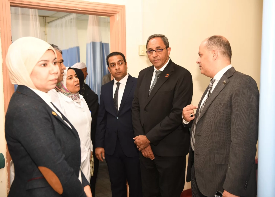 علي هامش الاحتفال بالعيد القومي .. محافظ قنا يفتتح وحدة العناية المركزة بمستشفى قفط التخصصي 19 - جريدة المساء