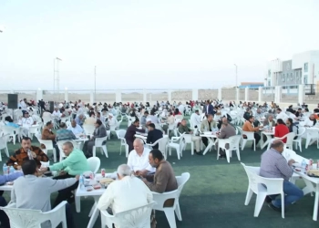 فى أكبر تجمع للأهالى على طاولة الإفطار.."الزملوط" يفتح أبواب الخير استجابة لتطلعات المواطنين 17 - جريدة المساء