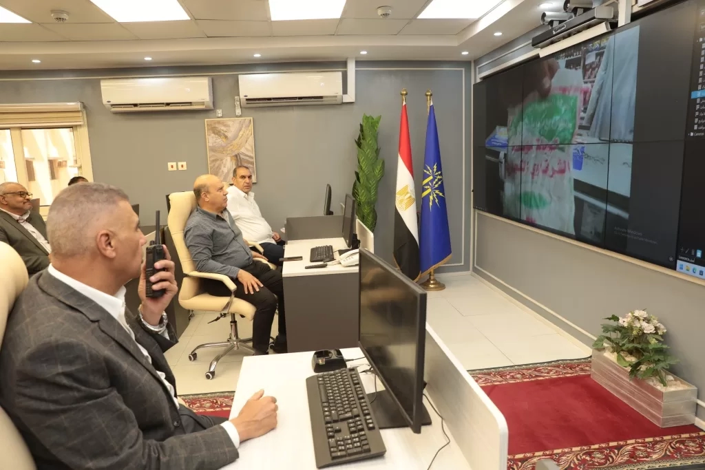 محافظ أسوان يتابع الحملات التموينية بالمراكز والمدن والتأكد من توافر السلع وضبط الأسعار خلال شهر رمضان المعظم عبر تقنية الفيديو كونفرانس 27 - جريدة المساء