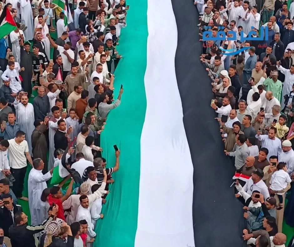 الألاف يرفعون الأعلام دعما للفلسطينيين عقب صلاة العيد بالغردقة 19 - جريدة المساء