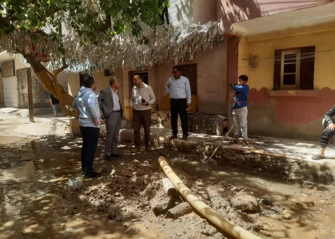 السكرتير العام المساعد ببني سويف يتابع أعمال إصلاح كسرين بشبكة مياه الشرب بشارعي الجمهورية وخلف الشرطة العسكرية بمدينة بني سويف 20 - جريدة المساء السكرتير العام المساعد ببني سويف يتابع أعمال إصلاح كسرين بشبكة مياه الشرب بشارعي الجمهورية وخلف الشرطة العسكرية بمدينة بني سويف 19 - جريدة المساء