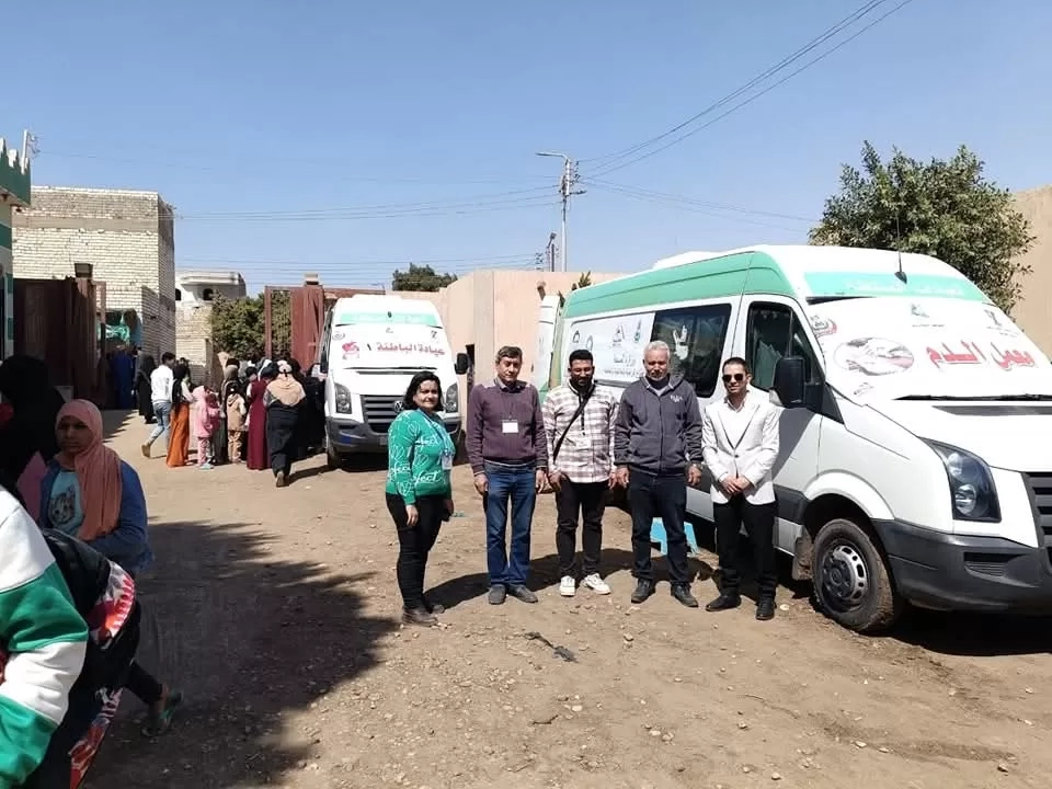 تقديم الخدمات الطبية لعدد 1245 مواطنا خلال قافلة بقرية بنى موسي بأبوقرقاص 17 - جريدة المساء