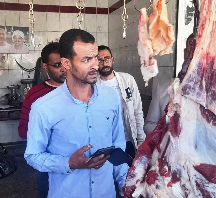 تحرير محاضر وضبط وإعدام لسلع غير صالحة للإستهلاك الآدمى في حملات بمدن نصر النوبة وإدفو وكوم أمبو وأبو سمبل السياحية 27 - جريدة المساء