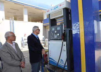 لمتابعة إنتظام عمل المحطات والتصدى لأى محاولات لإحتكار المواد البترولية .. محافظ أسوان يفاجأ أحد محطات الوقود للخدمات البترولية بقرية السلسلة 31 - جريدة المساء