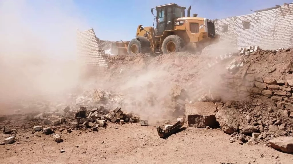 الدكتور إسماعيل كمال يتابع جهود المرحلة الثانية بالموجه الـ 25 لإزالة 41 حالة تعدى بمساحة 18 ألف و 203 م2 بنطاق مدن أسوان وكوم أمبو ودراو 27 - جريدة المساء