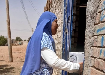 محافظ أسوان يكلف إدارة خدمة المواطنين بتوزيع كراتين المواد الغذائية على المقيمين بقرى مشروع وادى الصعايدة بإدفو 20 - جريدة المساء