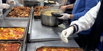 مؤسسة حياة كريمة بالبحر الاحمر تطلع مبادرة سبيل للاطعام بمدن القصير والغردقة توزيع 300 وجبة يوميا على الأسر الأكثر احتياجا 1 - جريدة المساء