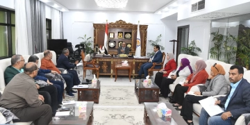 محافظ قنا يناقش تنفيذ مشروعات بيئية لتعزيز الاستدامة والتنمية الخضراء 1 - جريدة المساء