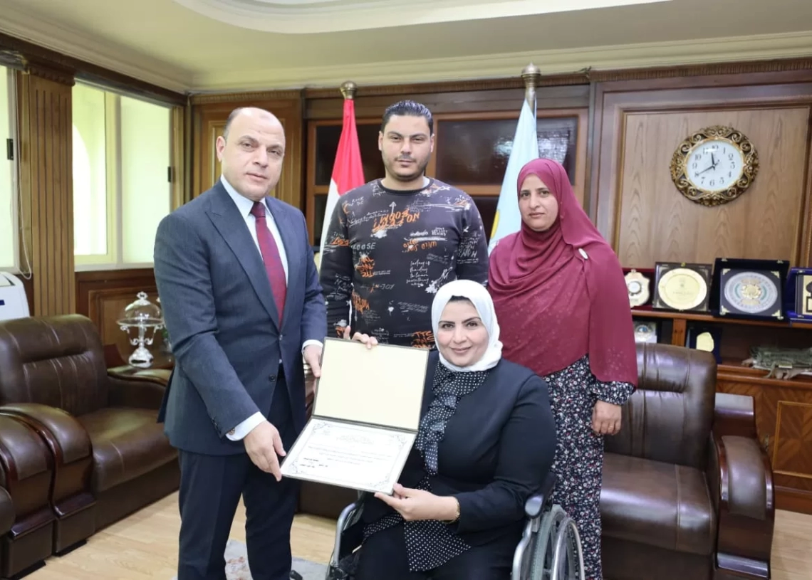 محافظ كفرالشيخ يُكرِّم النائبة مها شعبان لحصولها على المركز الأول في بطولة الجمهورية لألعاب القوى «ذوى الهمم» 20 - جريدة المساء محافظ كفرالشيخ يُكرِّم النائبة مها شعبان لحصولها على المركز الأول في بطولة الجمهورية لألعاب القوى «ذوى الهمم» 19 - جريدة المساء