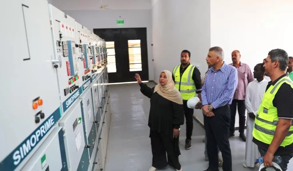 محافظ أسوان يواصل جولاته الميدانية بتفقد مشروع موزع كهرباء توشكى بنصرالنوبة بتكلفة 13 مليون جنيه ولخدمة أكثر من 50 ألف نسمة 19 - جريدة المساء