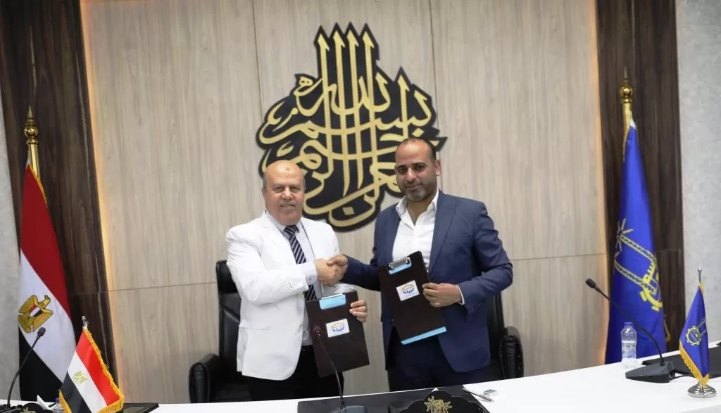 محافظ أسوان يكلف السكرتير العام المساعد لتوقيع بروتوكول بين المحافظة وجمعية مستثمرى الطاقة الشمسية لتوفير سيارات مينى لخدمة أهالى قرى غرب النيل بمركز دراو 18 - جريدة المساء