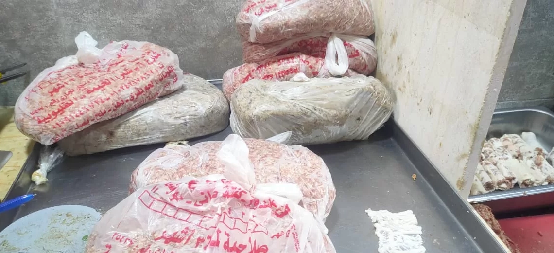 73 محضر والتحفظ على مواد غذائية منتهية الصلاحية في حملات نفذتها مراقبة الأغذية على 54 منشأة غذائية ببندر بني سويف    19 - جريدة المساء