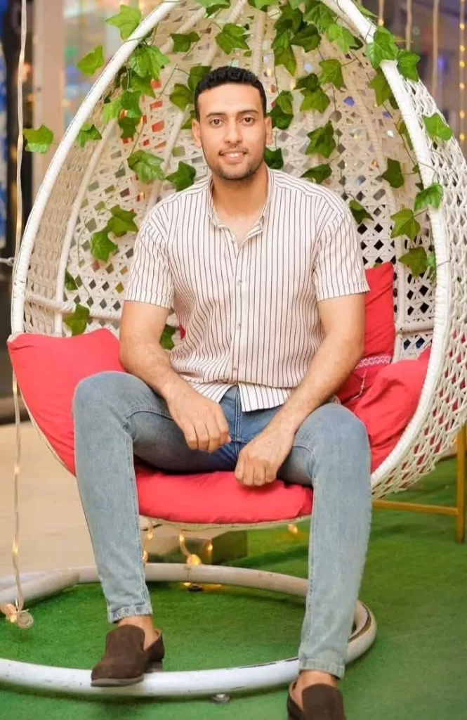 الآلاف يشيعون جثمان الشهيد محمود عبدالصبور إلى مثواه الأخير بمسقط رأسه في قنا 23 - جريدة المساء