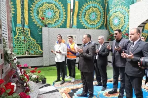 تخليداً لذكراهم الطيبة .. محافظ الشرقية يضع إكليلاً من الزهور على النصب التذكاري لشهداء مدرسة بحر البقر الإبتدائية 81 - جريدة المساء