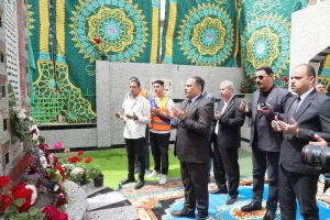 تخليداً لذكراهم الطيبة .. محافظ الشرقية يضع إكليلاً من الزهور على النصب التذكاري لشهداء مدرسة بحر البقر الإبتدائية 79 - جريدة المساء