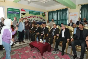 تخليداً لذكراهم الطيبة .. محافظ الشرقية يضع إكليلاً من الزهور على النصب التذكاري لشهداء مدرسة بحر البقر الإبتدائية 73 - جريدة المساء