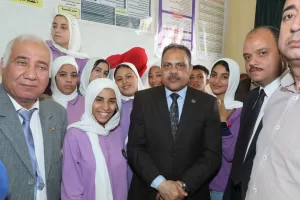 تخليداً لذكراهم الطيبة .. محافظ الشرقية يضع إكليلاً من الزهور على النصب التذكاري لشهداء مدرسة بحر البقر الإبتدائية 63 - جريدة المساء