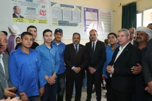 تخليداً لذكراهم الطيبة .. محافظ الشرقية يضع إكليلاً من الزهور على النصب التذكاري لشهداء مدرسة بحر البقر الإبتدائية 59 - جريدة المساء