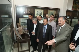 تخليداً لذكراهم الطيبة .. محافظ الشرقية يضع إكليلاً من الزهور على النصب التذكاري لشهداء مدرسة بحر البقر الإبتدائية 53 - جريدة المساء