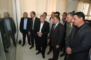 تخليداً لذكراهم الطيبة .. محافظ الشرقية يضع إكليلاً من الزهور على النصب التذكاري لشهداء مدرسة بحر البقر الإبتدائية 45 - جريدة المساء