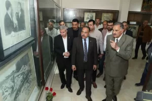 تخليداً لذكراهم الطيبة .. محافظ الشرقية يضع إكليلاً من الزهور على النصب التذكاري لشهداء مدرسة بحر البقر الإبتدائية 41 - جريدة المساء