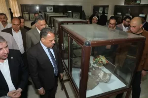 تخليداً لذكراهم الطيبة .. محافظ الشرقية يضع إكليلاً من الزهور على النصب التذكاري لشهداء مدرسة بحر البقر الإبتدائية 39 - جريدة المساء