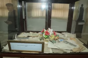 تخليداً لذكراهم الطيبة .. محافظ الشرقية يضع إكليلاً من الزهور على النصب التذكاري لشهداء مدرسة بحر البقر الإبتدائية 27 - جريدة المساء