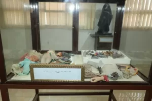 تخليداً لذكراهم الطيبة .. محافظ الشرقية يضع إكليلاً من الزهور على النصب التذكاري لشهداء مدرسة بحر البقر الإبتدائية 29 - جريدة المساء