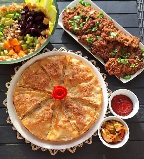 اسكالوب بانيه و رقاق بالبسطرمه و الجبن و سلطة بنجر بالأفوكادو 15 - جريدة المساء