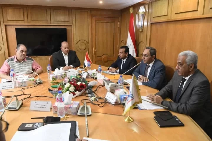 محافظ قنا يتابع الموقف التنفيذي لمشروعات الخطة الاستثمارية 19 - جريدة المساء