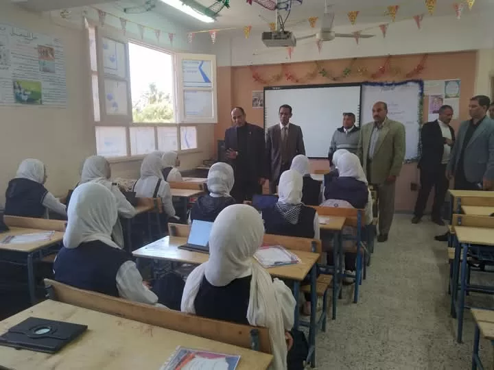 "الفقي" و "تهامي" يكرمان المتفوقين وحفظة القرآن الكريم في فصول الأوسط قمولا الثانوية 17 - جريدة المساء