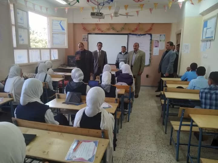 "الفقي" و "تهامي" يكرمان المتفوقين وحفظة القرآن الكريم في فصول الأوسط قمولا الثانوية 19 - جريدة المساء