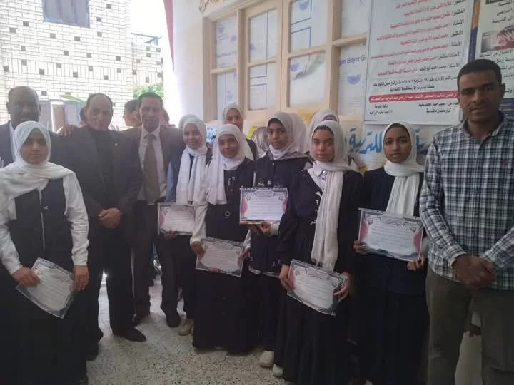 "الفقي" و "تهامي" يكرمان المتفوقين وحفظة القرآن الكريم في فصول الأوسط قمولا الثانوية 29 - جريدة المساء