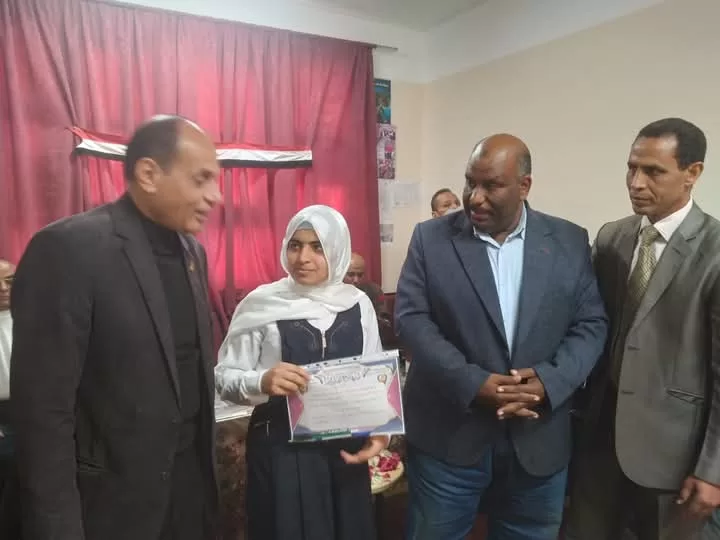 "الفقي" و "تهامي" يكرمان المتفوقين وحفظة القرآن الكريم في فصول الأوسط قمولا الثانوية 61 - جريدة المساء