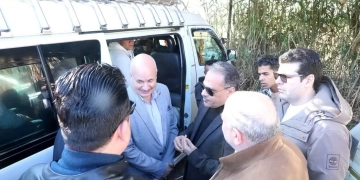 محافظ الشرقية يتفقد مواقف سيارات الأجرة العمومية بأبو حماد والزقازيق لمتابعة إلتزام السائقين بتعريفة الركوب الجديدة 1 - جريدة المساء