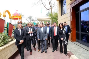 محافظ الشرقية يزور مجموعة مدارس الفؤاد الدولية للغات ويُتابع سير اليوم الدراسي بالفصول المدرسية ويشهد عروضاً فنية ورياضية 59 - جريدة المساء